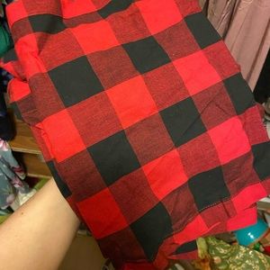 6 red plaid table runners
